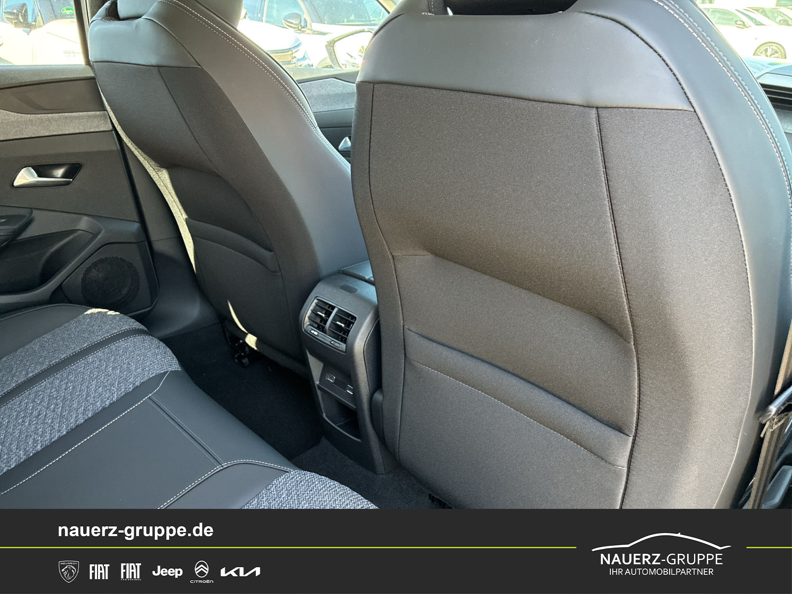 Fahrzeugabbildung Peugeot 308 SW Allure Blue HDi 130 - mit KI generiert/bearbeitet