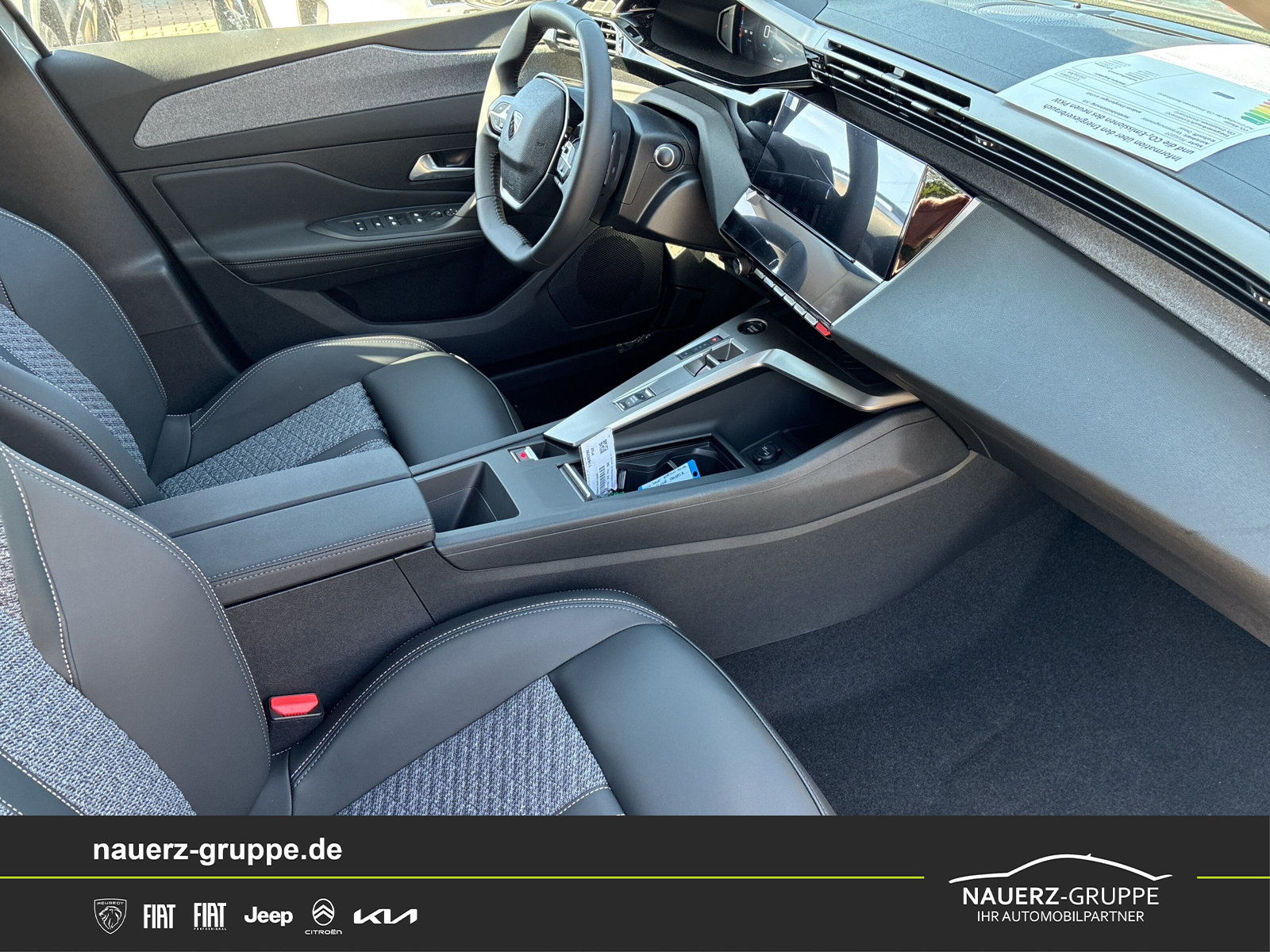 Fahrzeugabbildung Peugeot 308 SW Allure Blue HDi 130 - mit KI generiert/bearbeitet