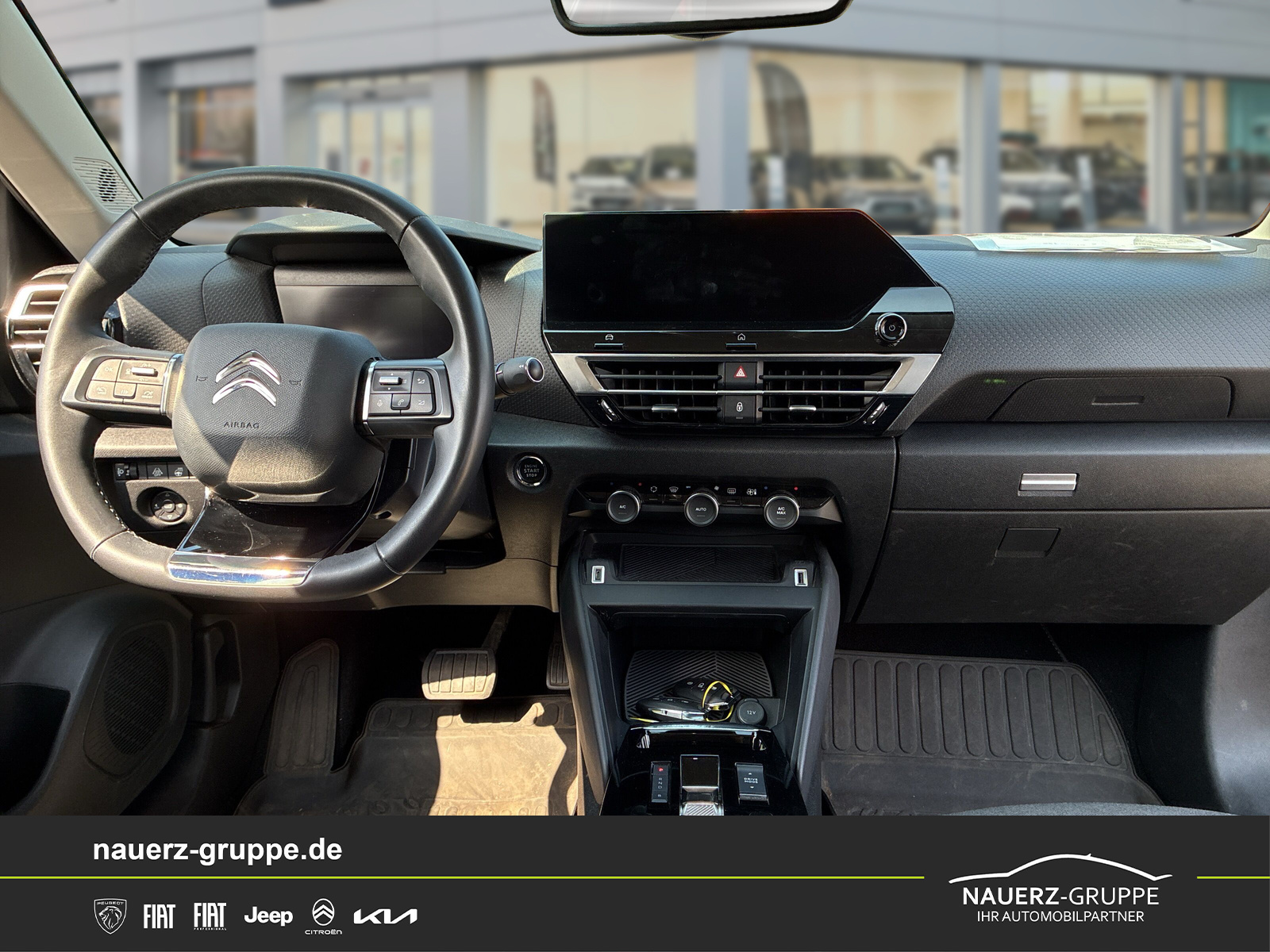 Fahrzeugabbildung Citroen C4 Lim. ë- Shine 136
