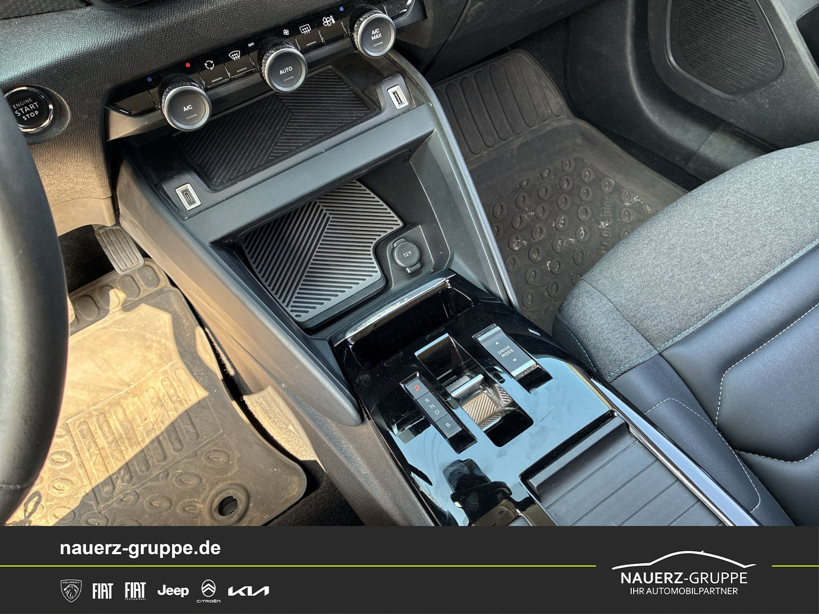 Fahrzeugabbildung Citroen C4 Lim. ë- Shine 136