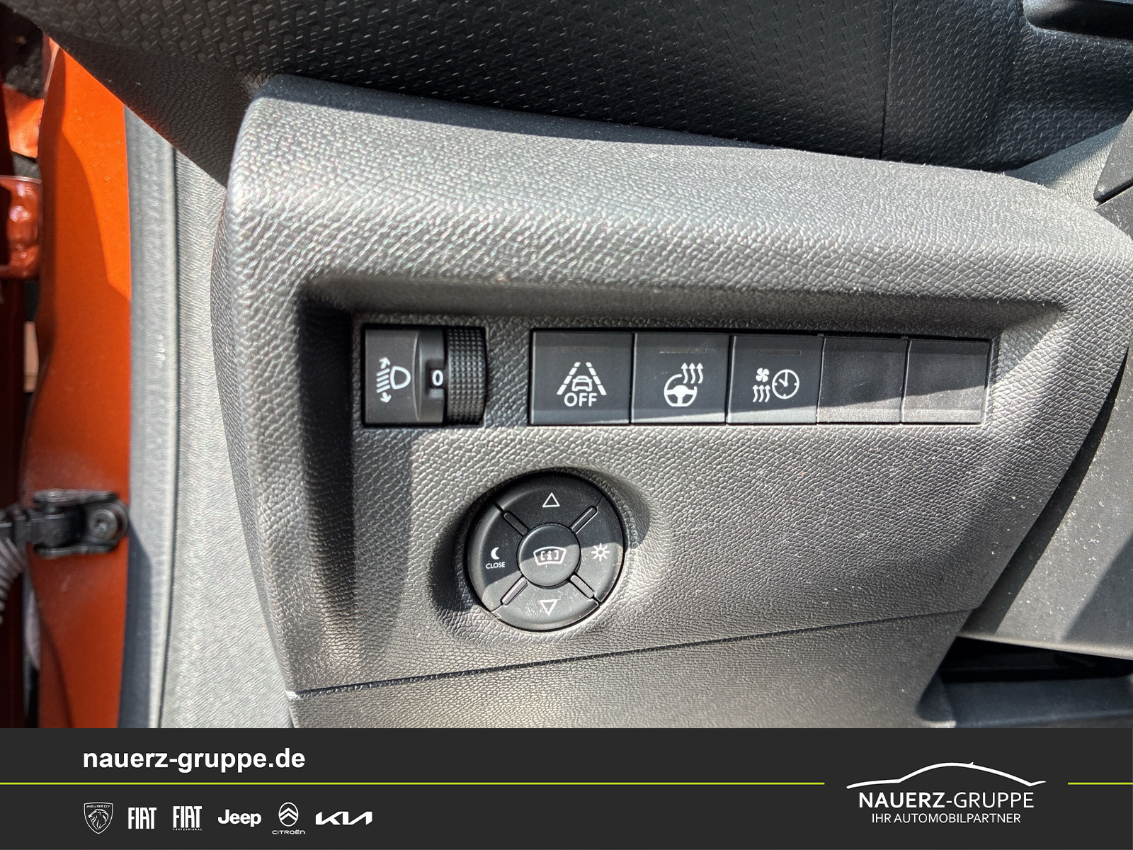 Fahrzeugabbildung Citroen C4 Lim. ë- Shine 136