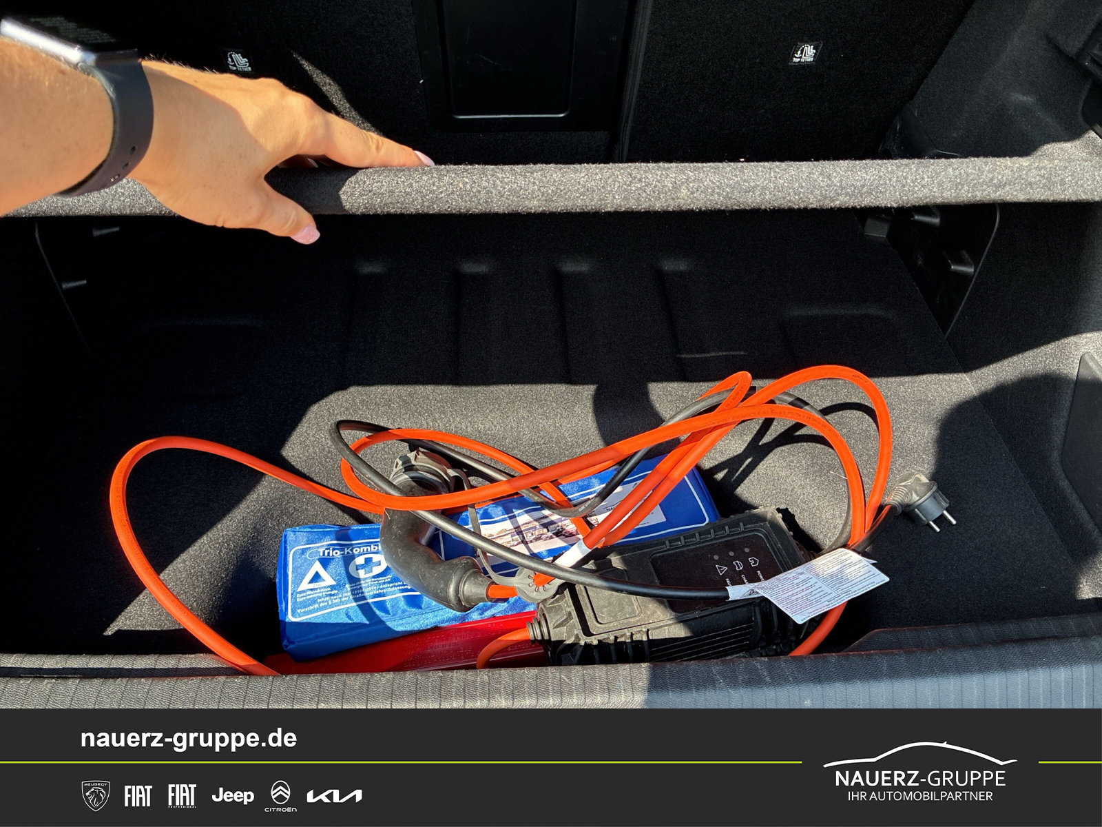 Fahrzeugabbildung Citroen C4 Lim. ë- Shine 136