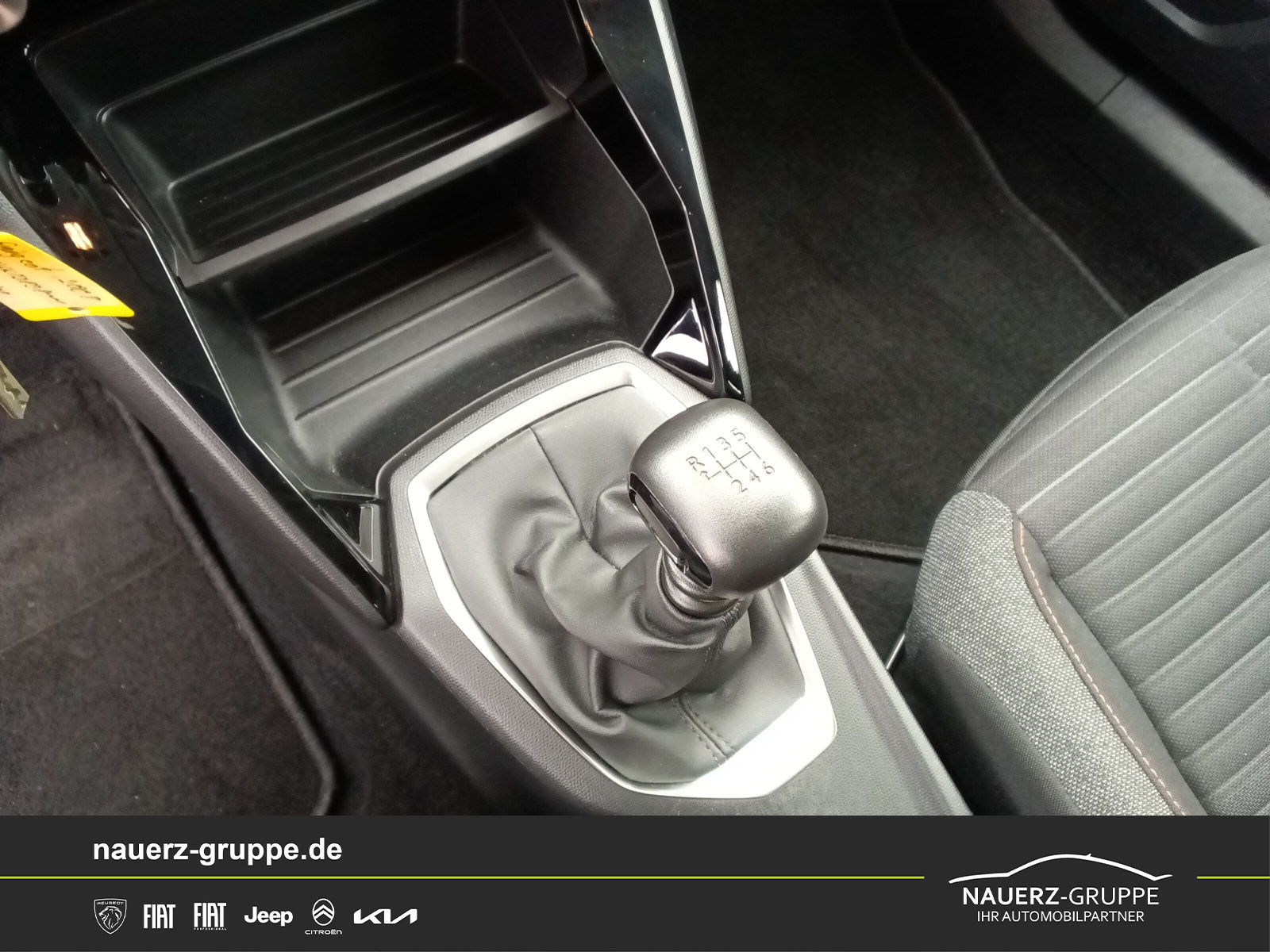 Fahrzeugabbildung Peugeot 2008 Active PureTech 100