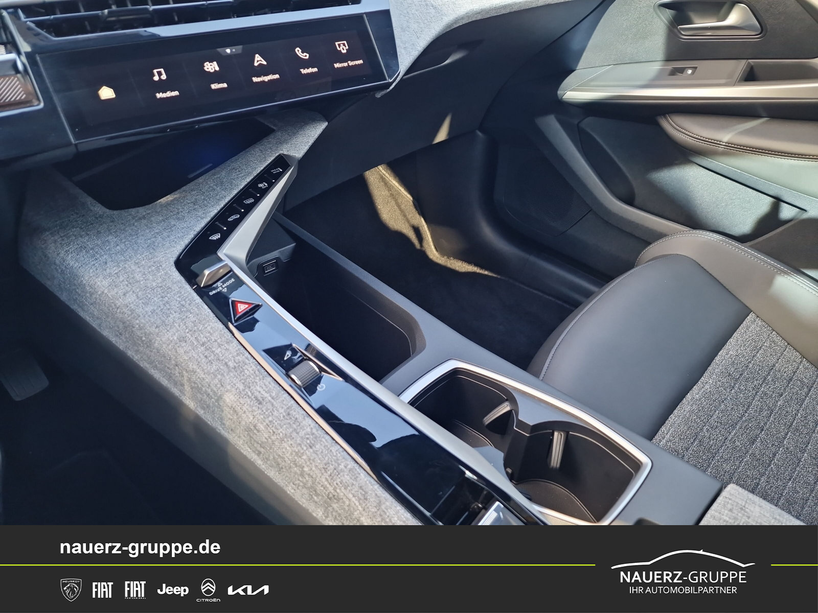 Fahrzeugabbildung Peugeot 5008 Allure Hybrid 145 e-DCS6