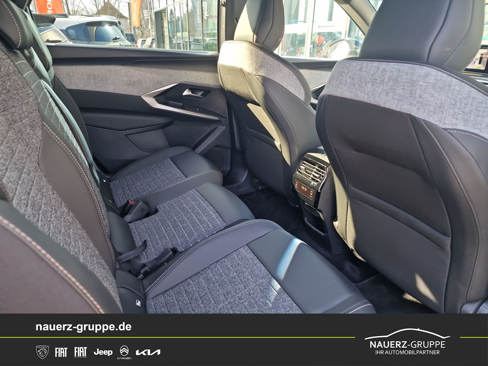 Fahrzeugabbildung Peugeot 5008 Allure Hybrid 145 e-DCS6