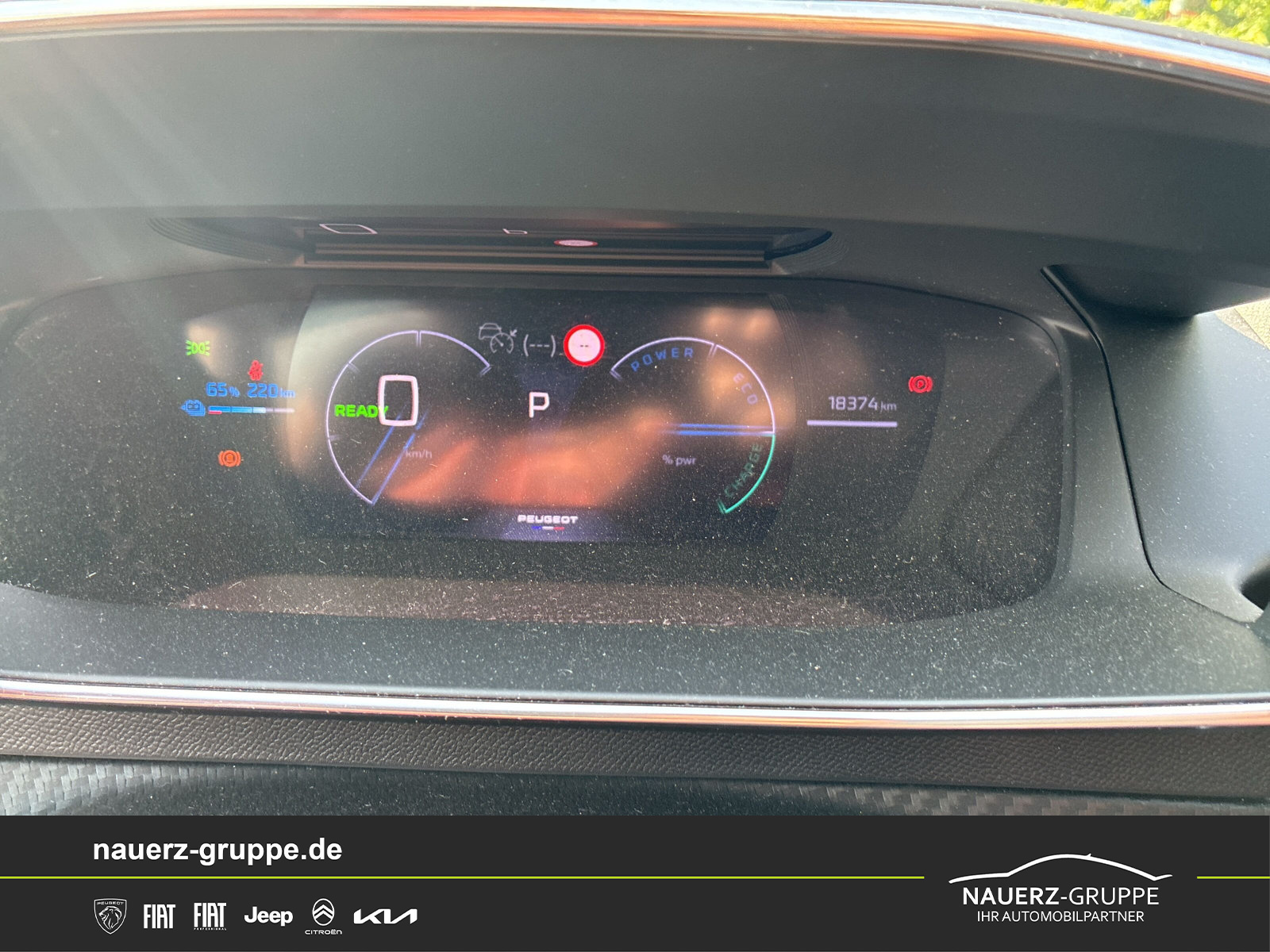 Fahrzeugabbildung Peugeot 208 e- GT 156 - mit KI generiert/bearbeitet