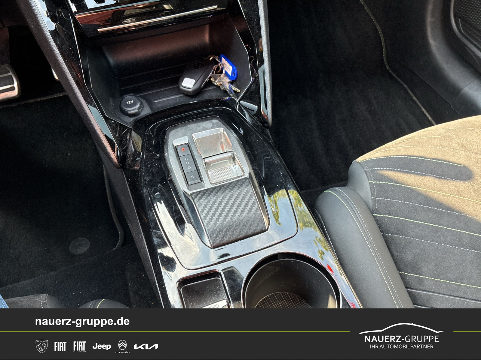 Fahrzeugabbildung Peugeot 208 e- GT 156 - mit KI generiert/bearbeitet