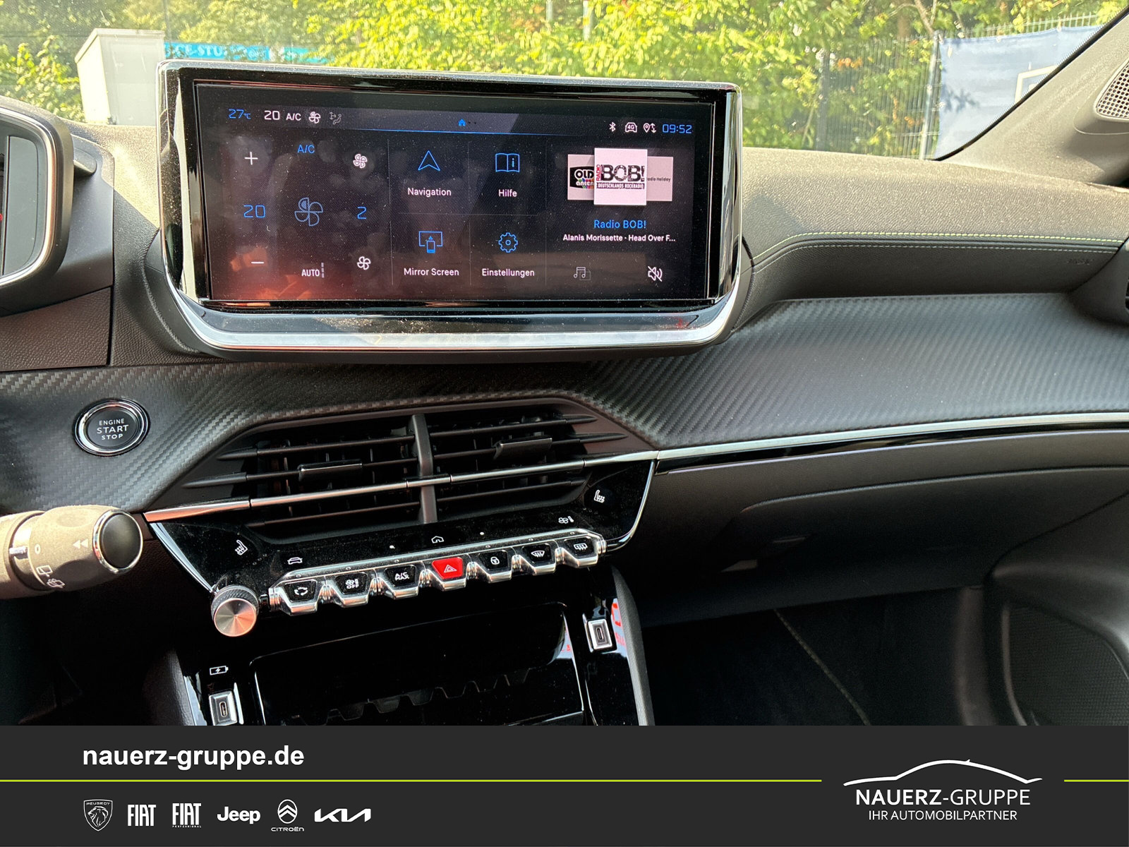 Fahrzeugabbildung Peugeot 208 e- GT 156 - mit KI generiert/bearbeitet