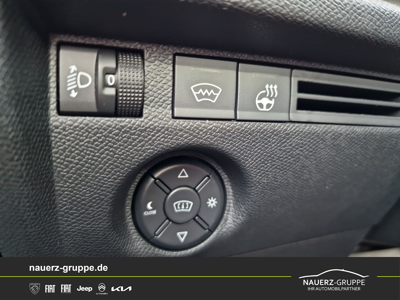 Fahrzeugabbildung Citroen C4 Lim. ë- Shine 136