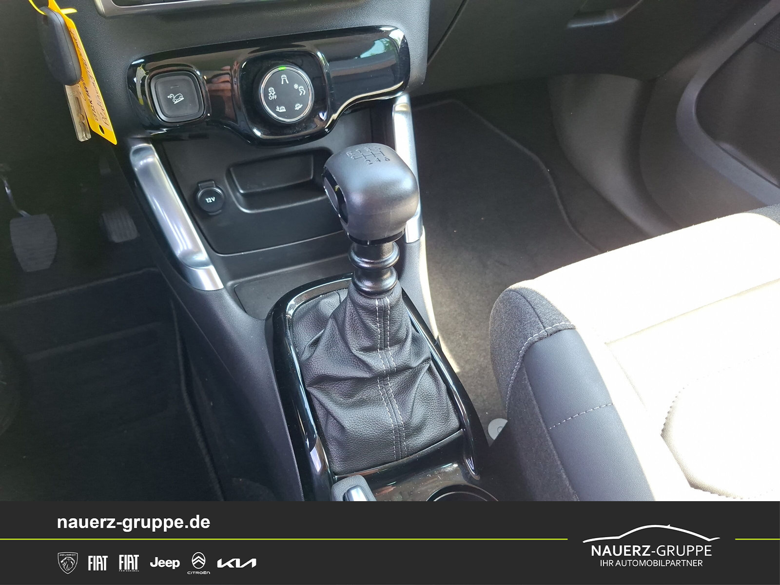 Fahrzeugabbildung Citroen C3 Aircross Plus PureTech 110