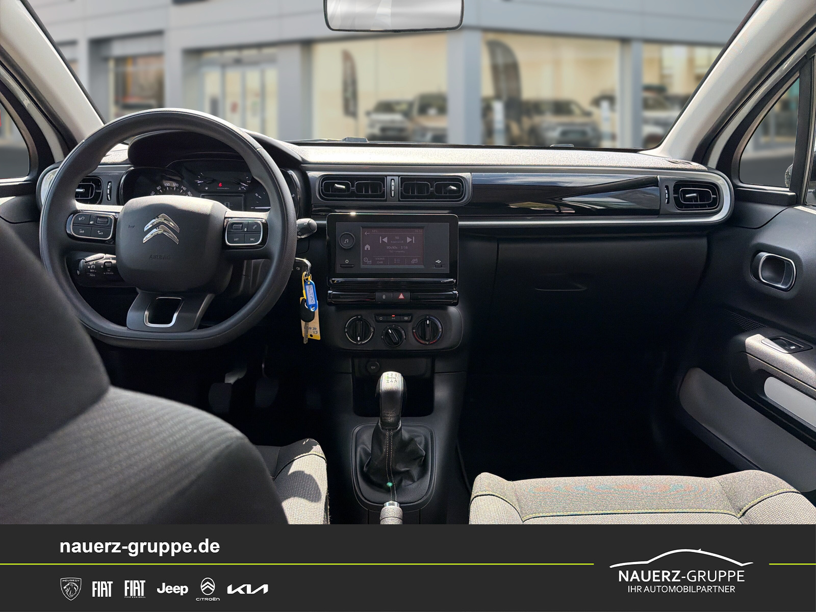 Fahrzeugabbildung Citroen C3 PureTech 82 5-Türer Feel - mit KI generiert/bearbeitet