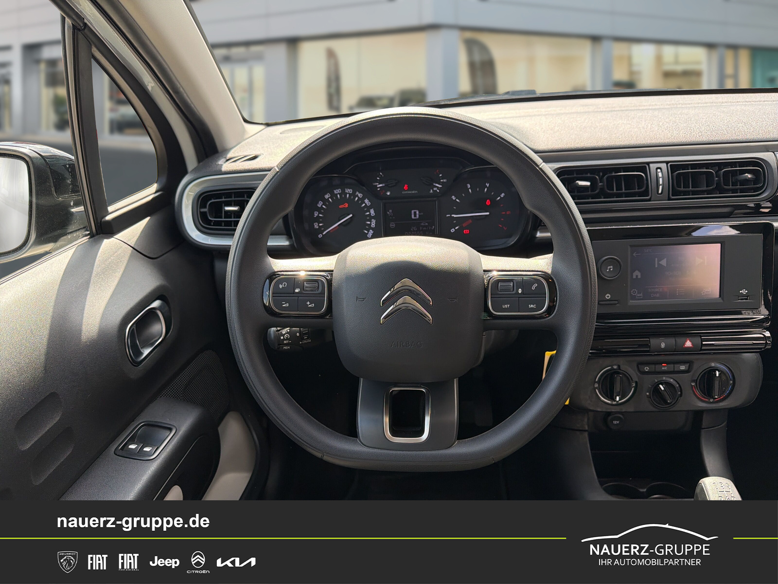 Fahrzeugabbildung Citroen C3 PureTech 82 5-Türer Feel - mit KI generiert/bearbeitet