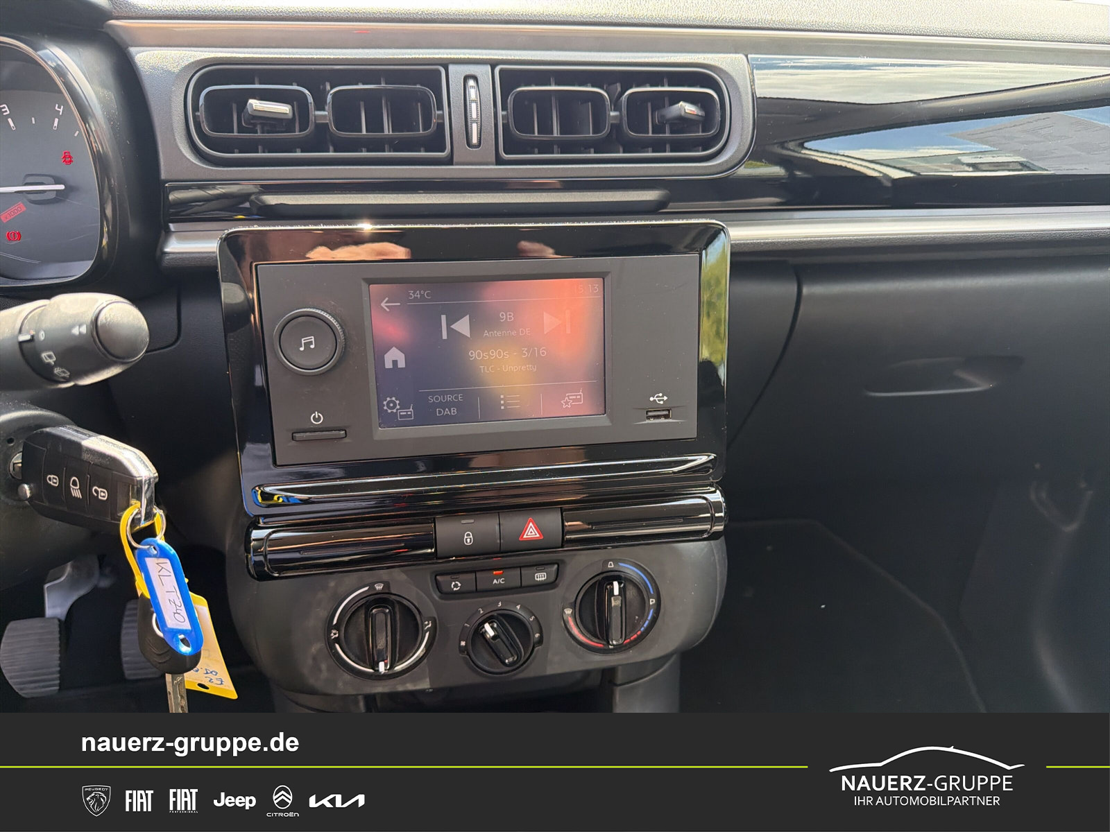 Fahrzeugabbildung Citroen C3 PureTech 82 5-Türer Feel - mit KI generiert/bearbeitet