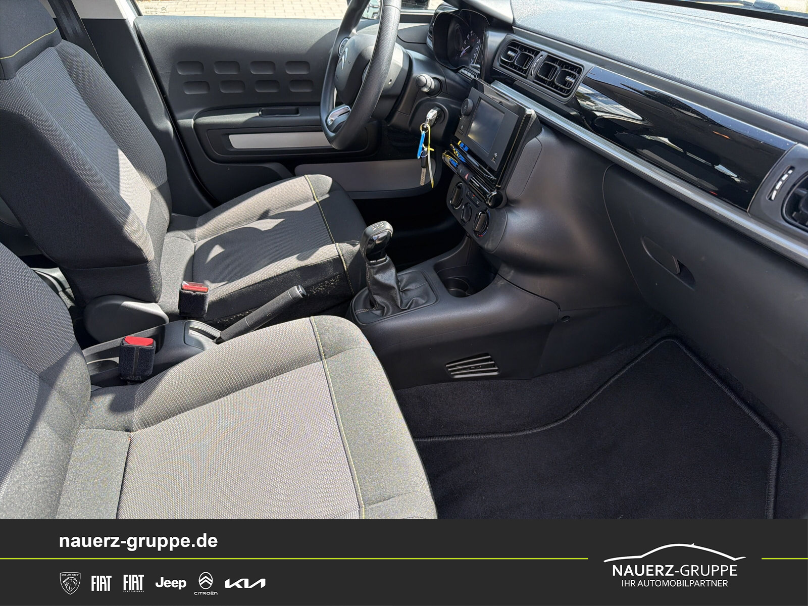Fahrzeugabbildung Citroen C3 PureTech 82 5-Türer Feel - mit KI generiert/bearbeitet