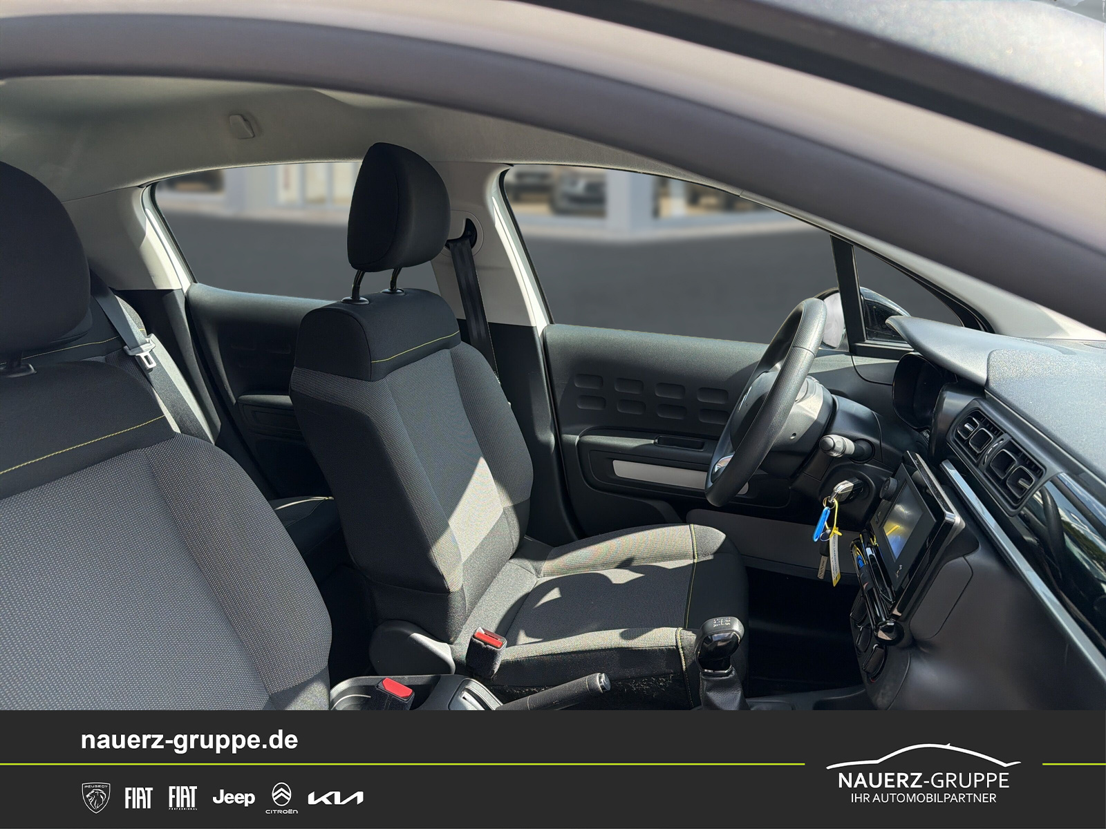 Fahrzeugabbildung Citroen C3 PureTech 82 5-Türer Feel - mit KI generiert/bearbeitet