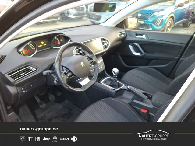 Fahrzeugabbildung Peugeot 308 Active Glasdach Einparkhilfe