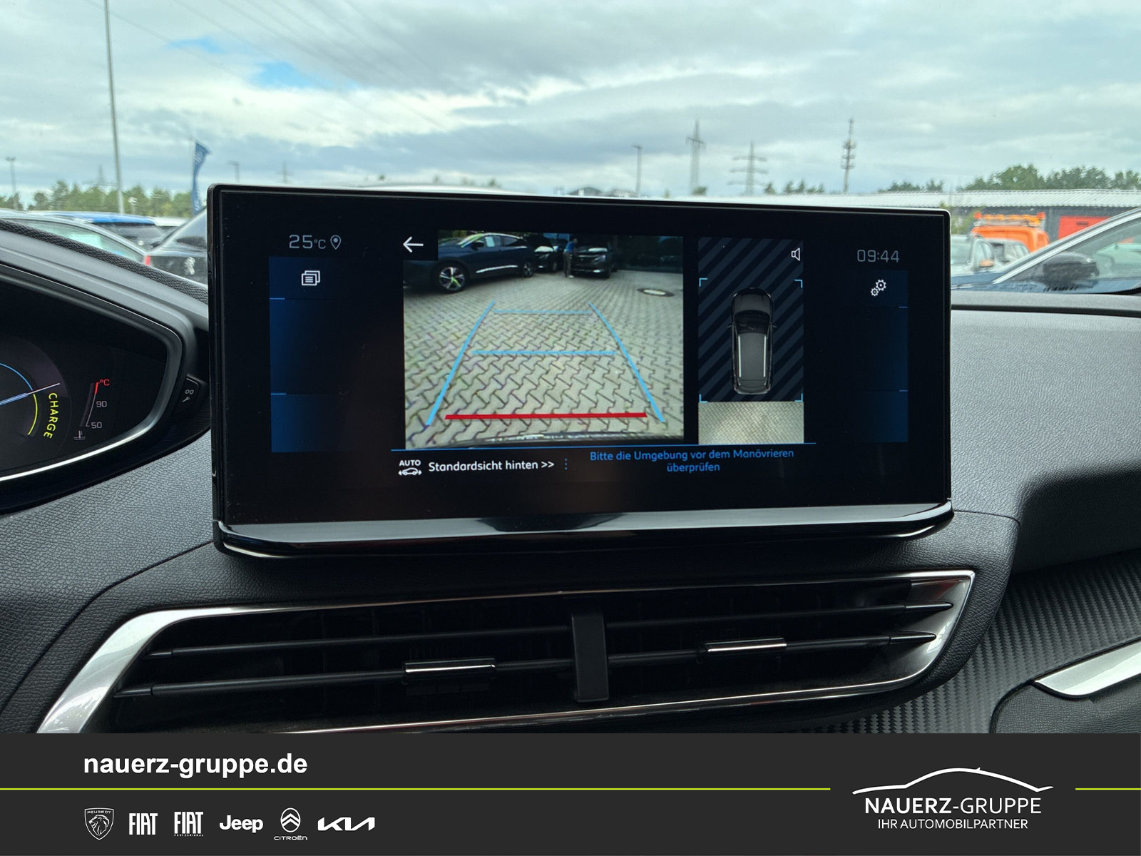 Fahrzeugabbildung Peugeot 3008 Hybrid 136 Allure Pack