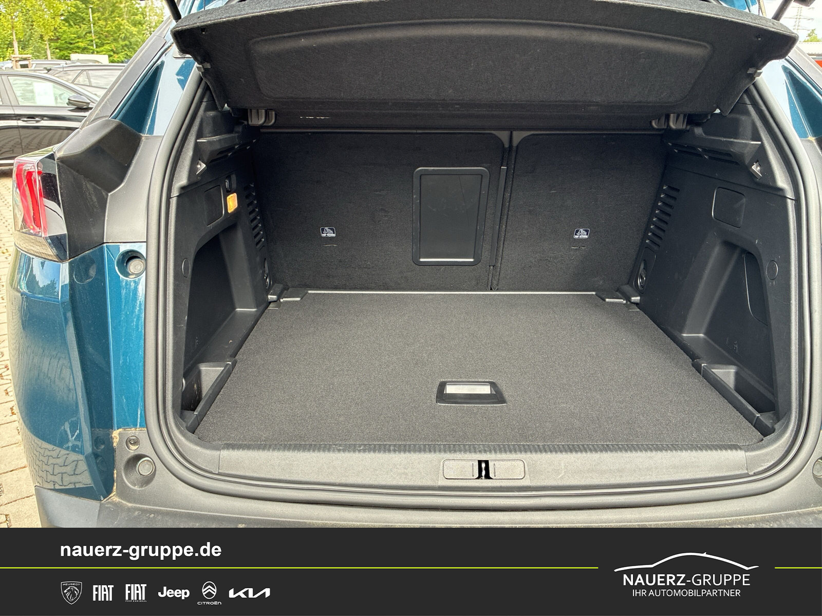 Fahrzeugabbildung Peugeot 3008 Hybrid 136 Allure Pack