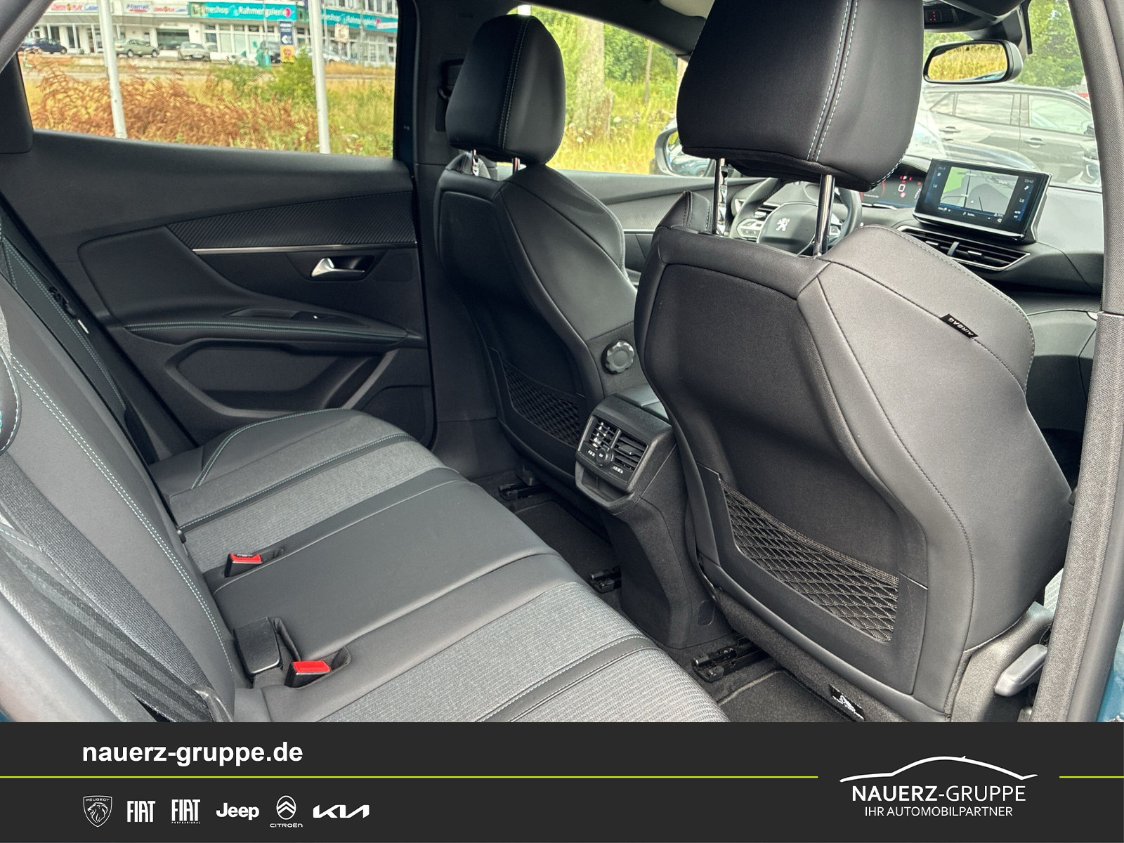 Fahrzeugabbildung Peugeot 3008 Hybrid 136 Allure Pack
