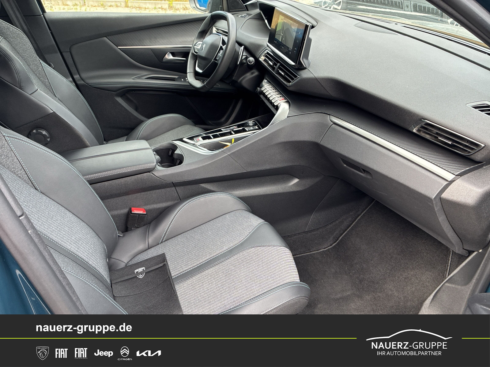 Fahrzeugabbildung Peugeot 3008 Hybrid 136 Allure Pack