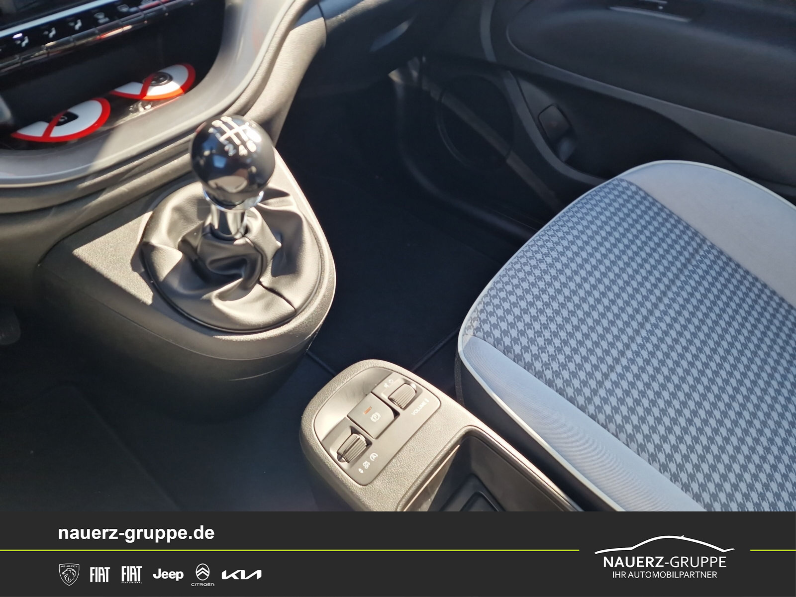 Fahrzeugabbildung Fiat 500 1.0 Hybrid FireFly 48 kW Torino - mit KI generiert/bearbeitet