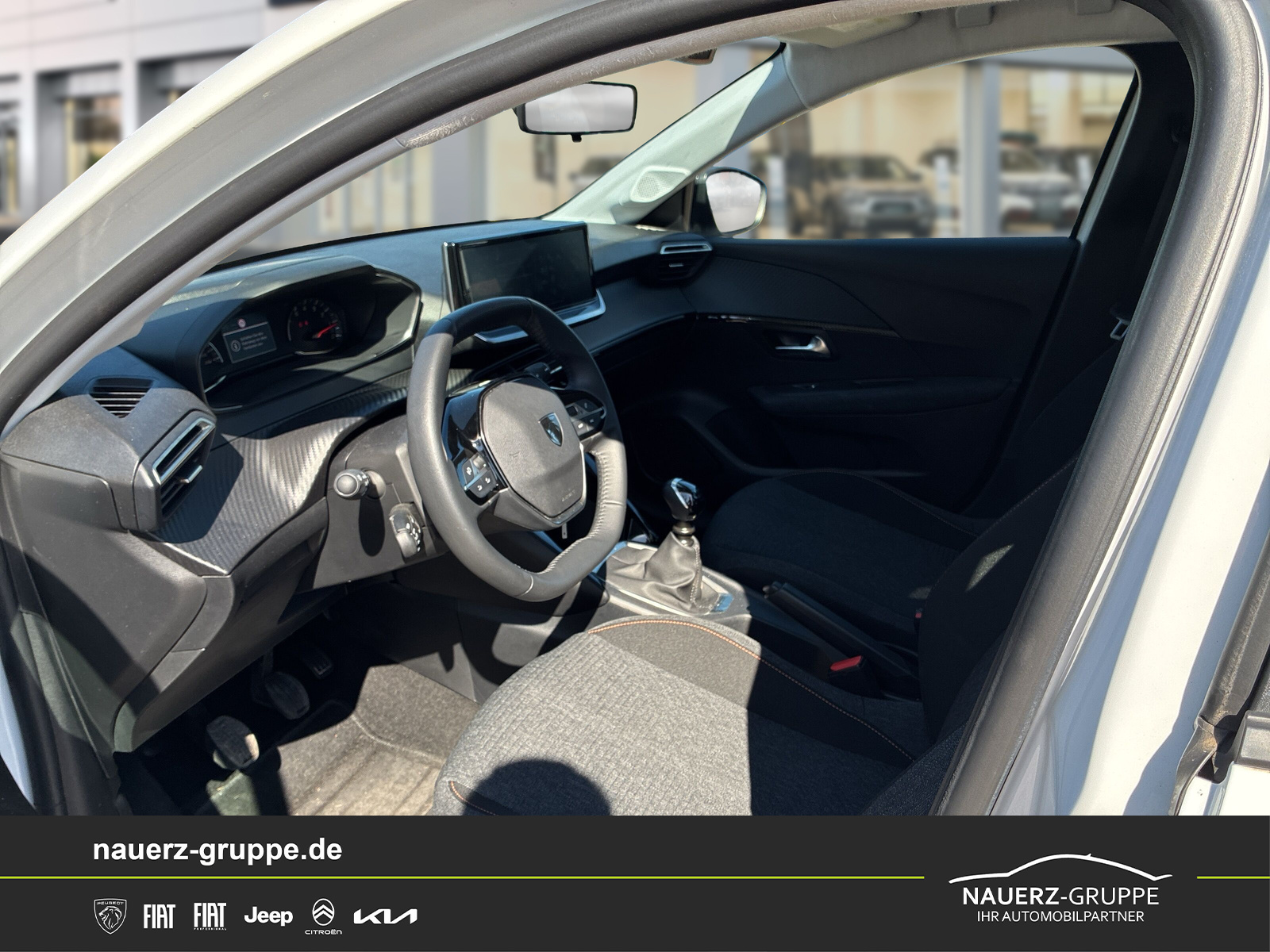 Fahrzeugabbildung Peugeot 208 Style PureTech 100