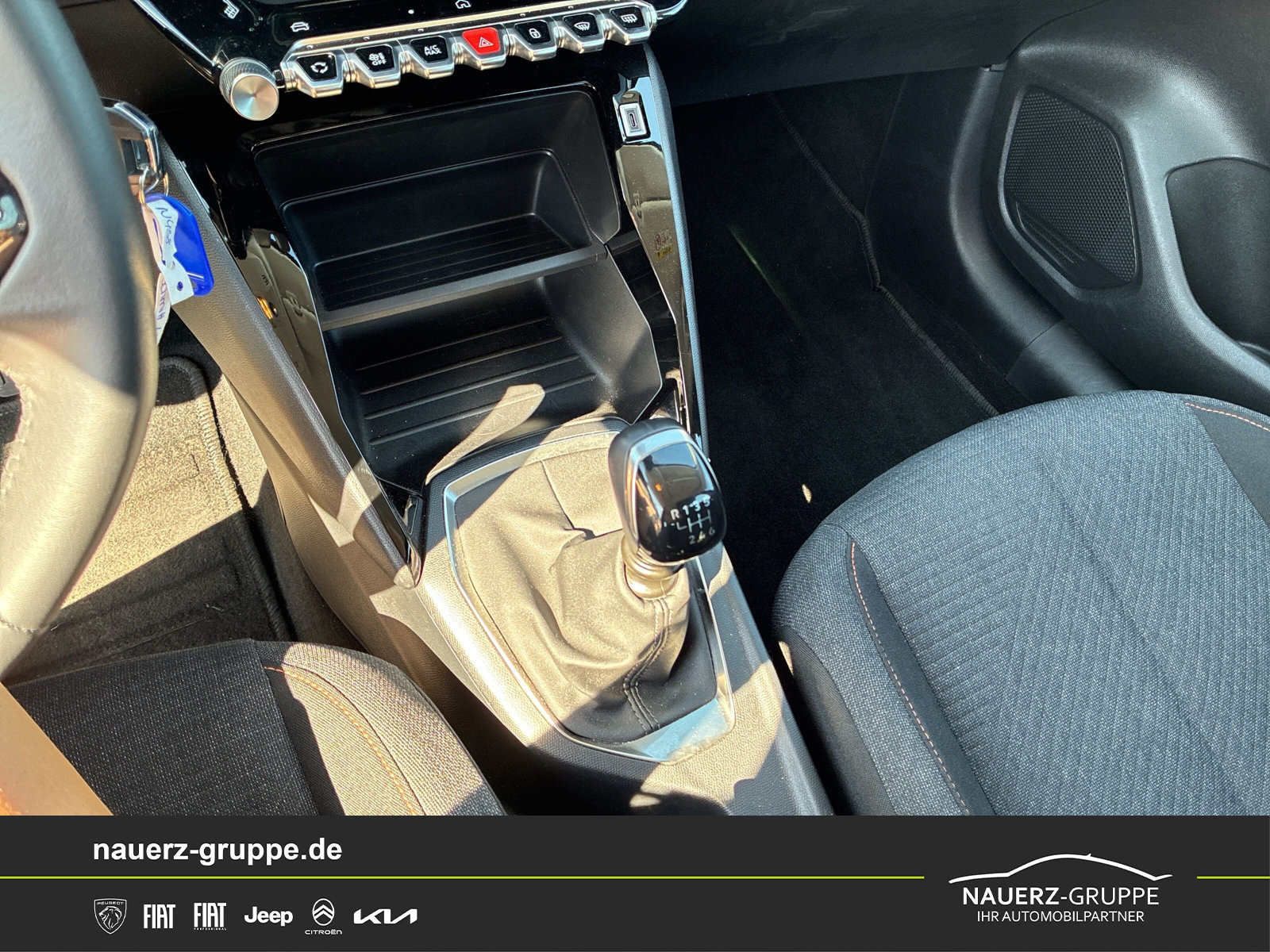 Fahrzeugabbildung Peugeot 208 Style PureTech 100