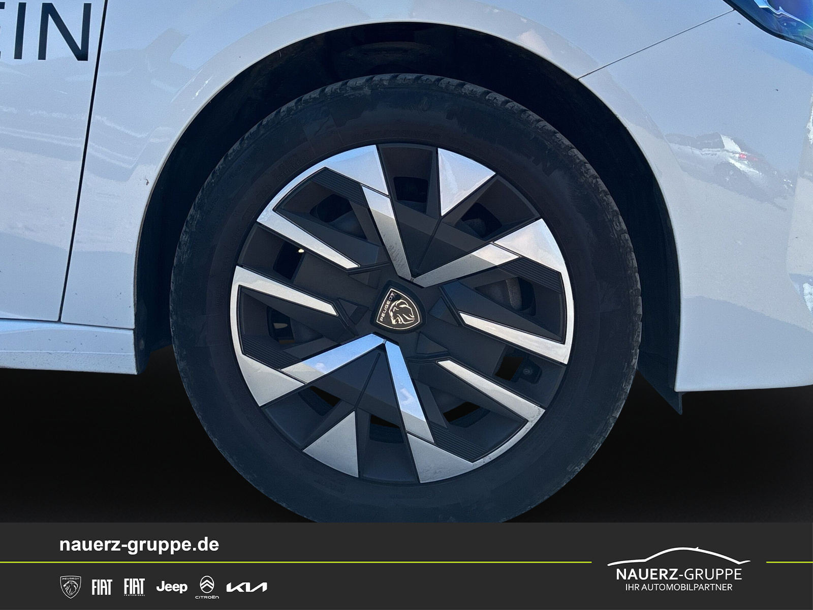 Fahrzeugabbildung Peugeot 208 Style PureTech 100
