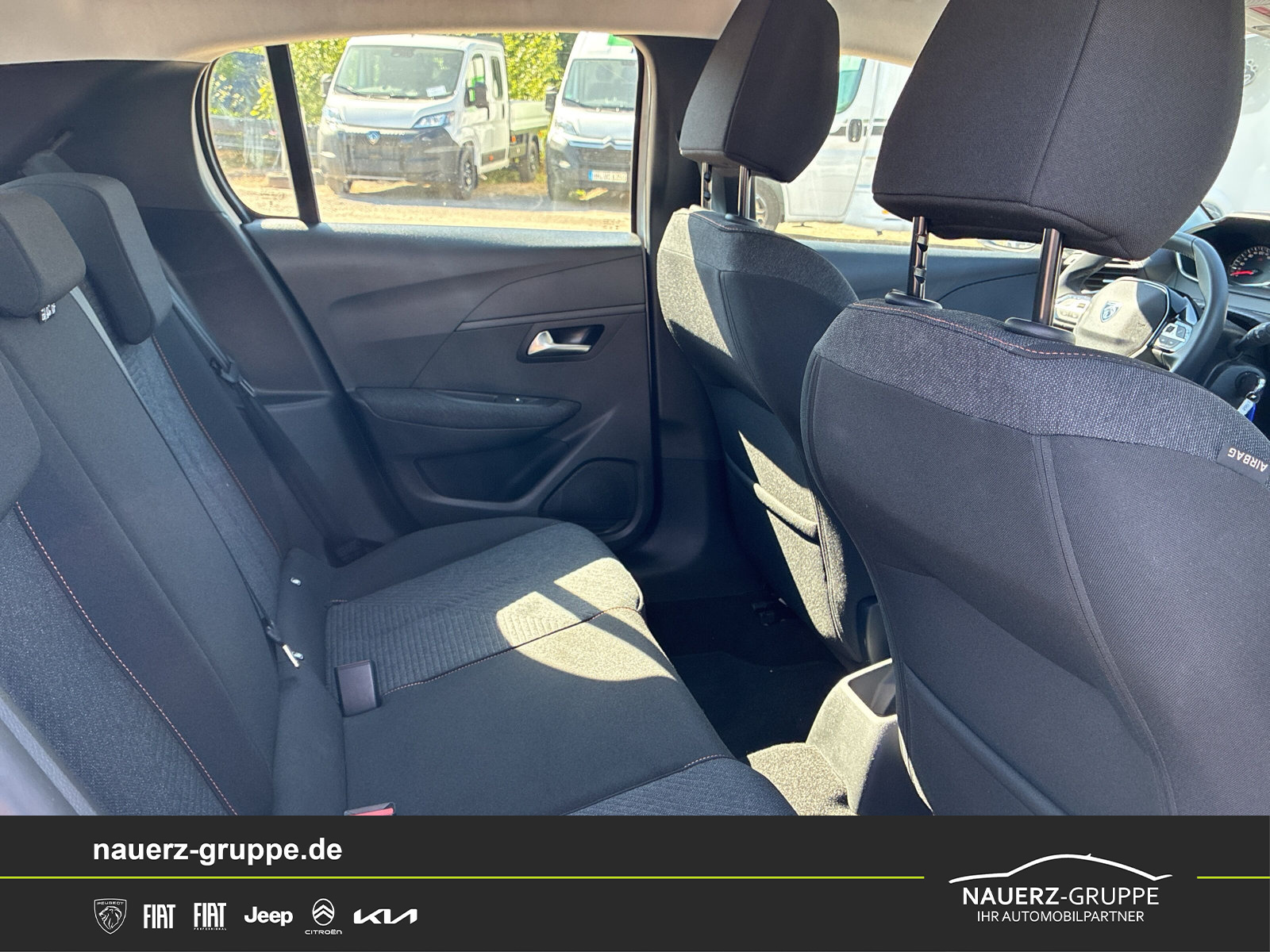 Fahrzeugabbildung Peugeot 208 Style PureTech 100