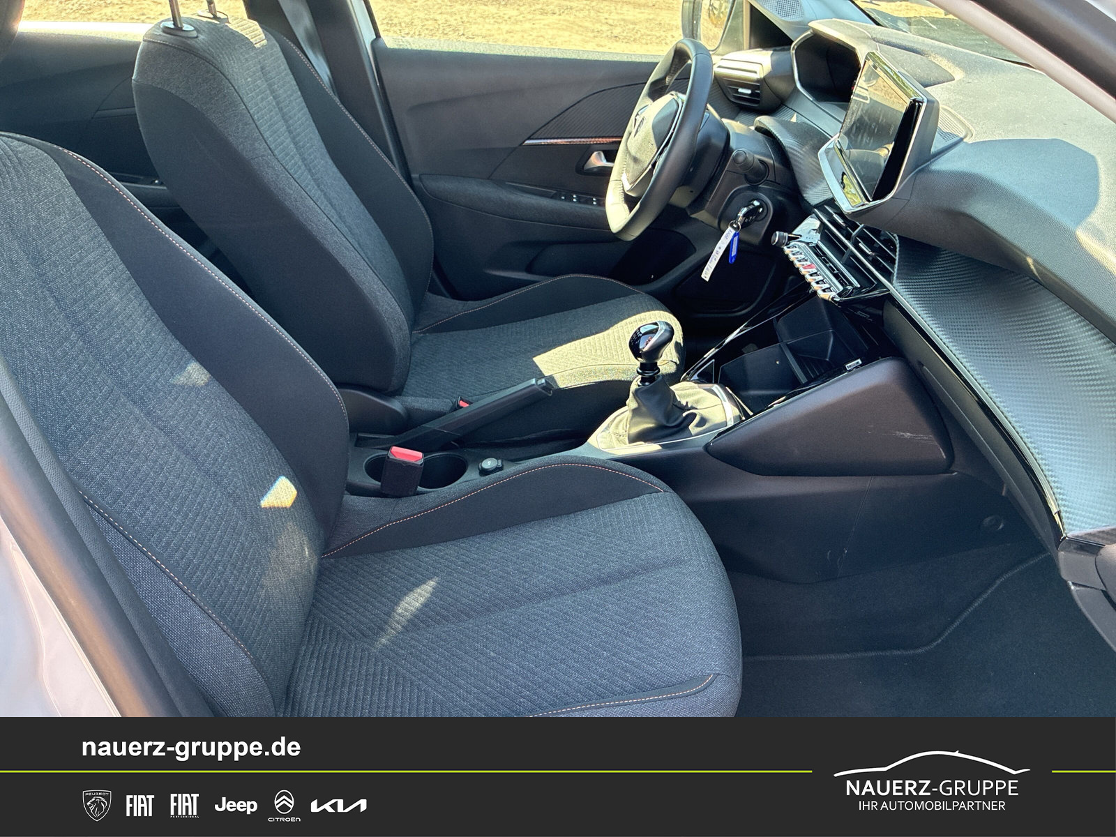 Fahrzeugabbildung Peugeot 208 Style PureTech 100