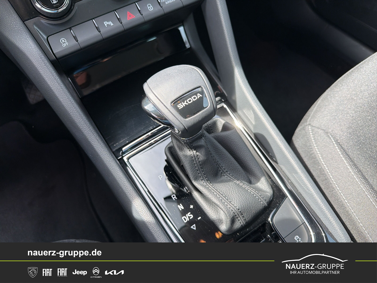 Fahrzeugabbildung SKODA Karoq Selection - mit KI generiert/bearbeitet
