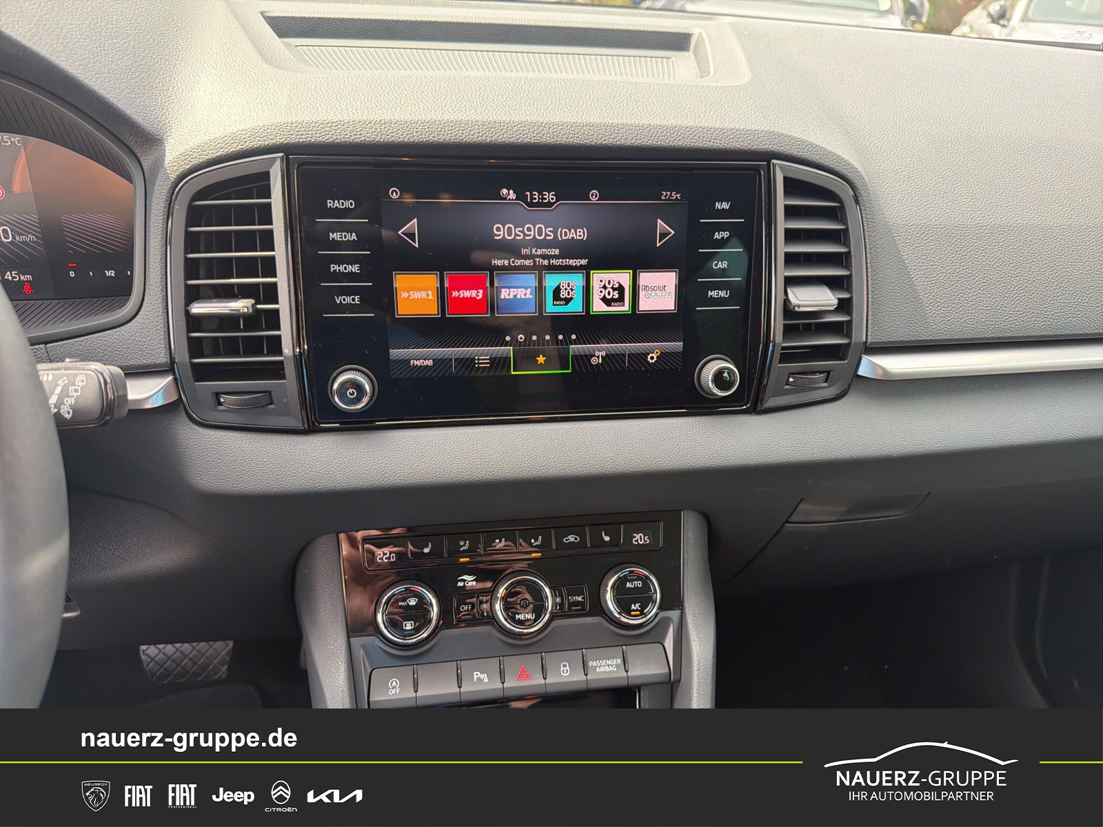 Fahrzeugabbildung SKODA Karoq Selection - mit KI generiert/bearbeitet