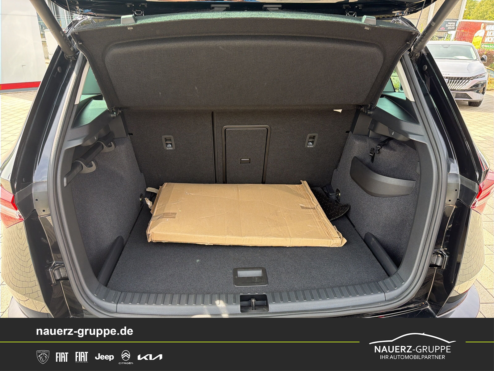 Fahrzeugabbildung SKODA Karoq Selection - mit KI generiert/bearbeitet