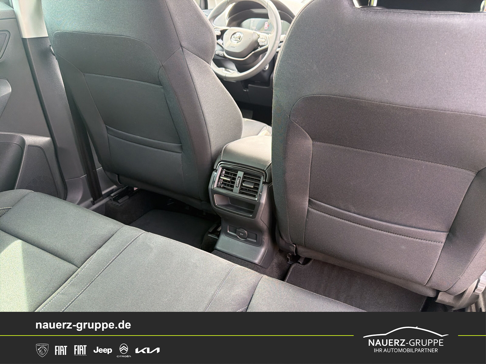 Fahrzeugabbildung SKODA Karoq Selection - mit KI generiert/bearbeitet