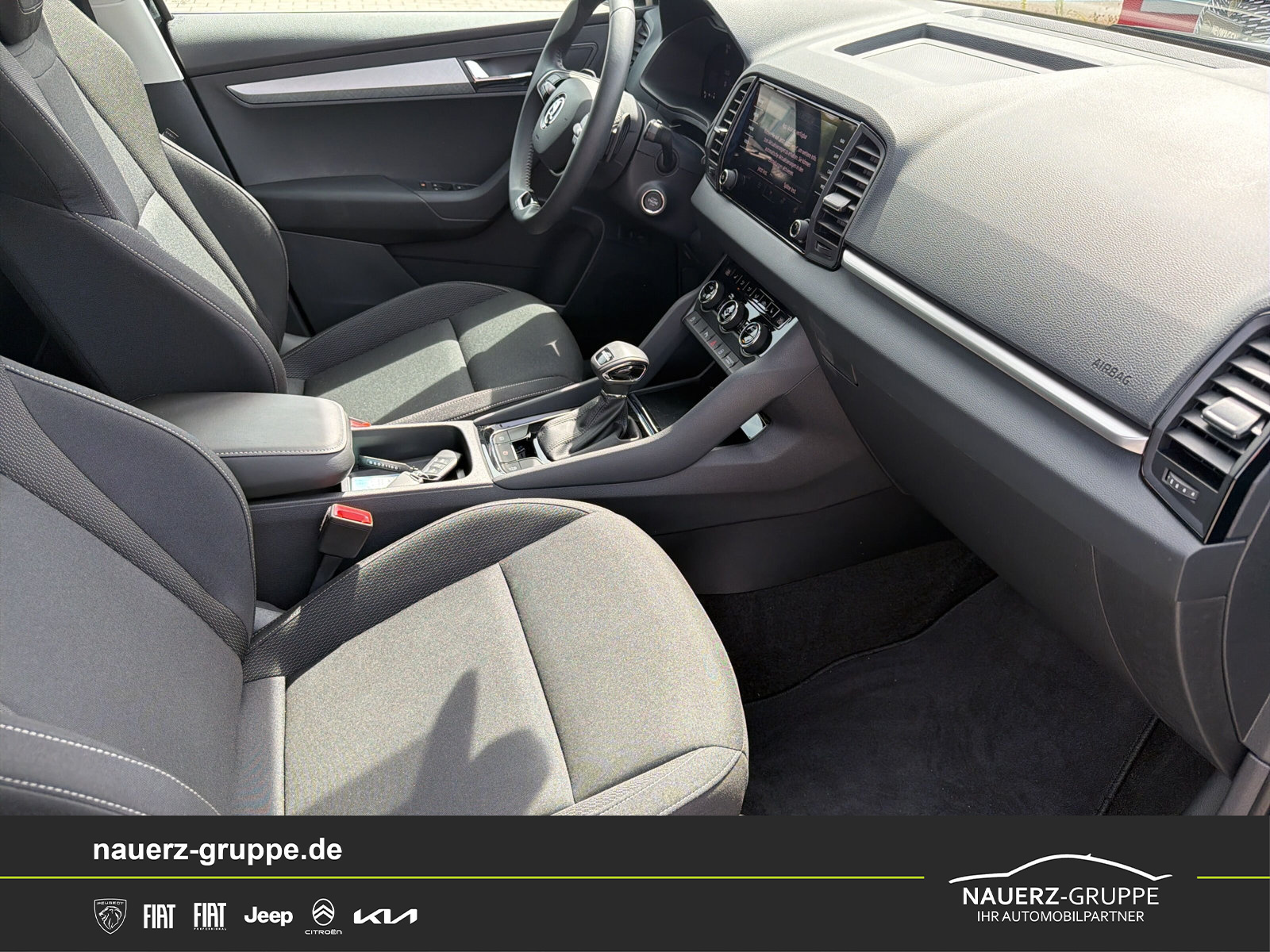 Fahrzeugabbildung SKODA Karoq Selection - mit KI generiert/bearbeitet
