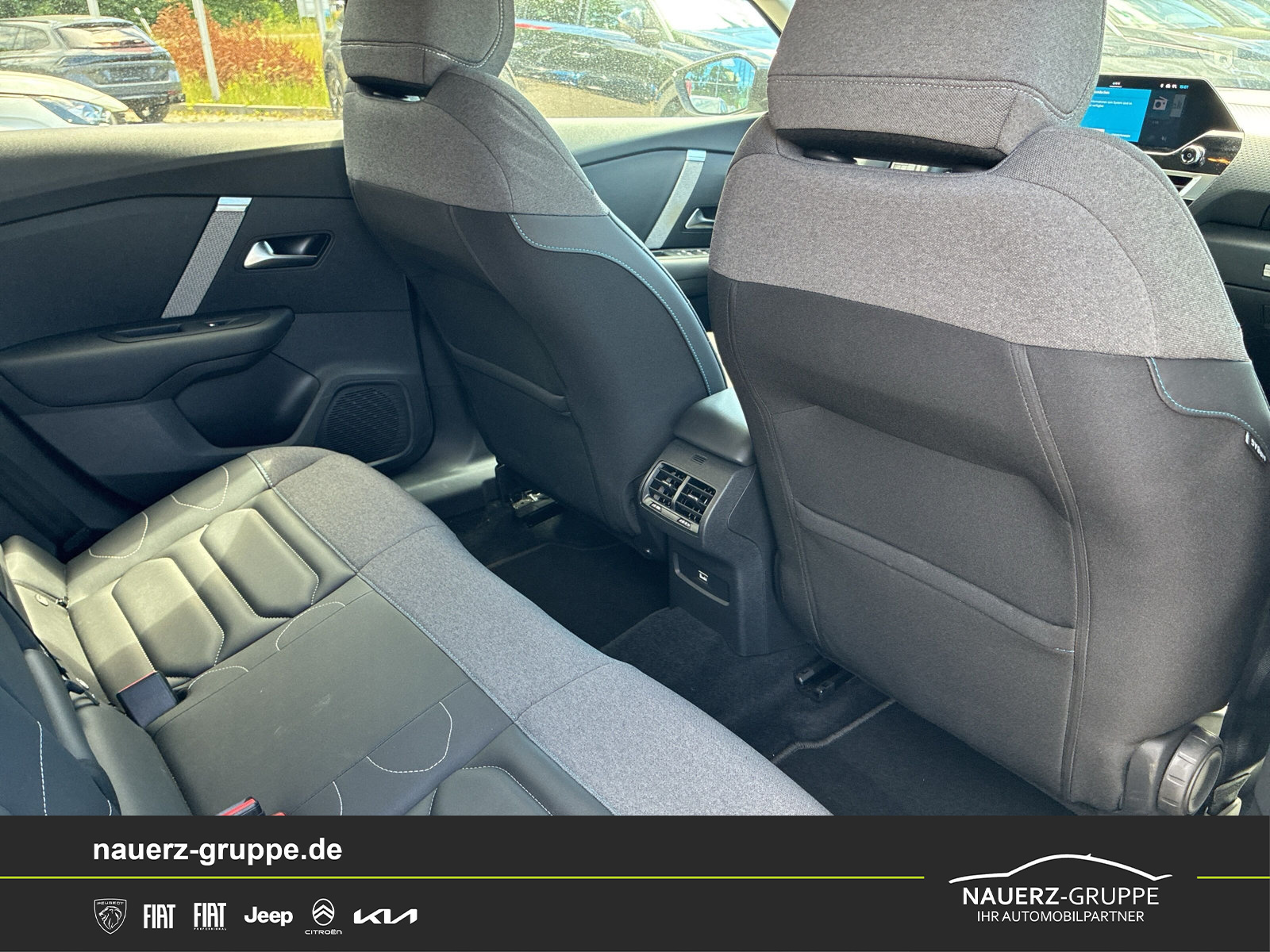 Fahrzeugabbildung Citroen C4 Max Limousine PureTech 130 EAT8