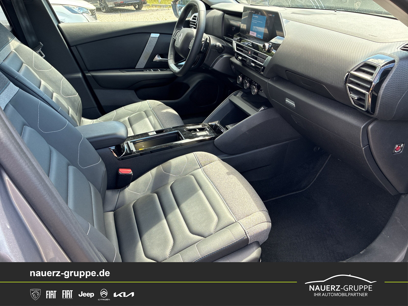 Fahrzeugabbildung Citroen C4 Max Limousine PureTech 130 EAT8
