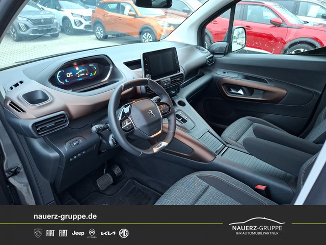 Fahrzeugabbildung Peugeot Rifter Allure GT Line Elektromotor L1 - mit KI generiert/bearbeitet