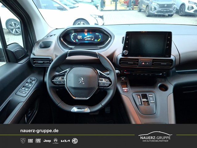 Fahrzeugabbildung Peugeot Rifter Allure GT Line Elektromotor L1 - mit KI generiert/bearbeitet