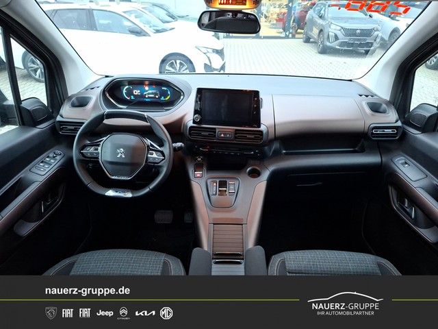 Fahrzeugabbildung Peugeot Rifter Allure GT Line Elektromotor L1 - mit KI generiert/bearbeitet