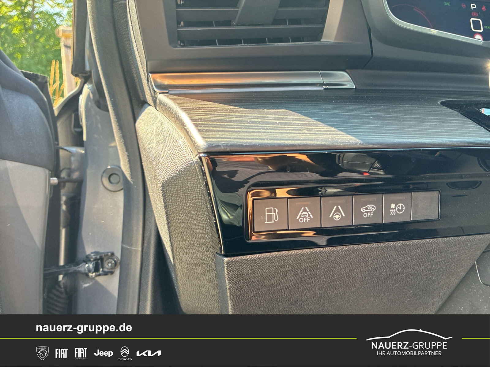 Fahrzeugabbildung Peugeot 508 SW Hybrid 4 360 PSE - mit KI generiert/bearbeitet
