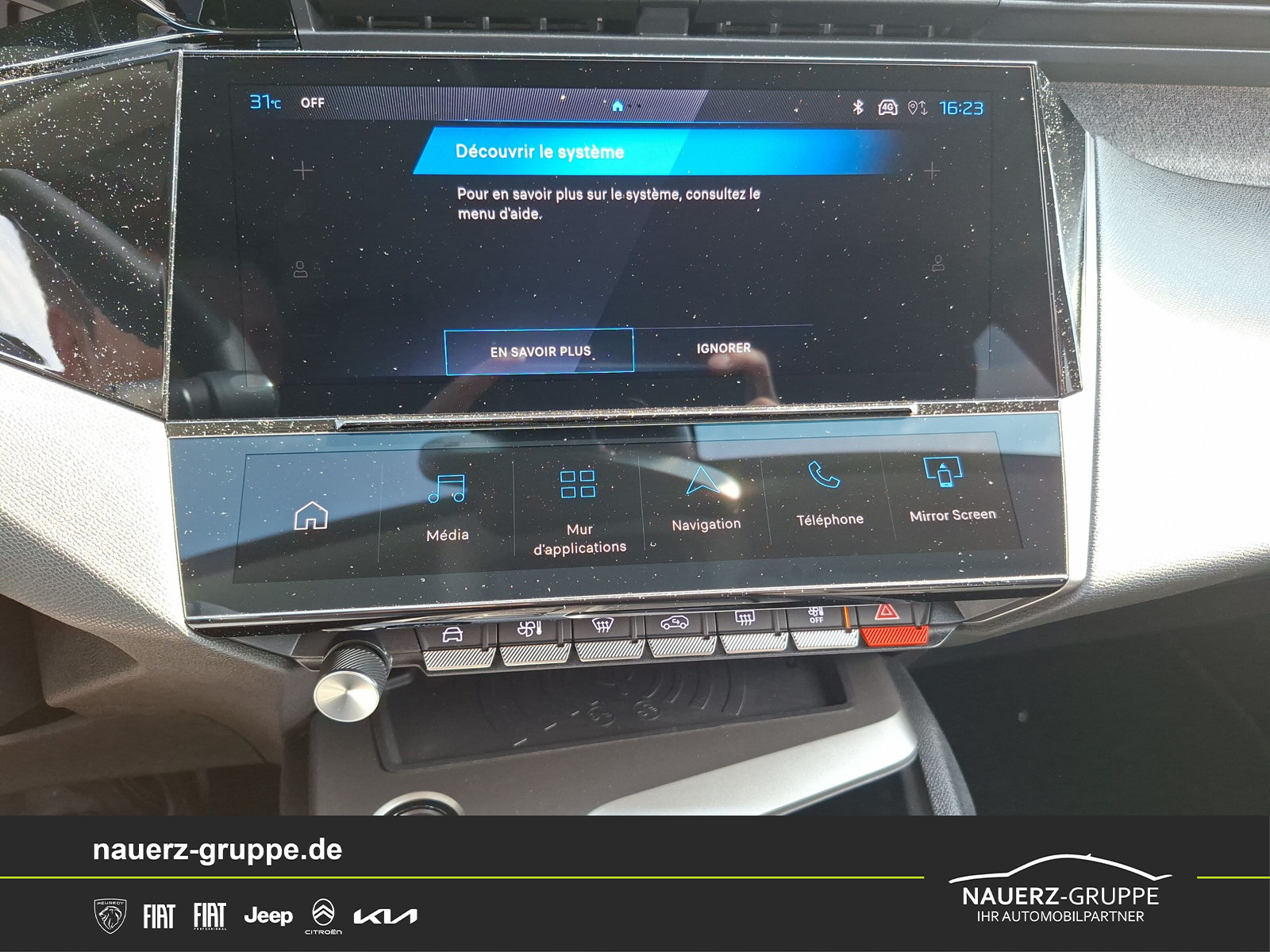 Fahrzeugabbildung Peugeot 308 SW Allure Diesel 130 EAT8 - mit KI generiert/bearbeitet