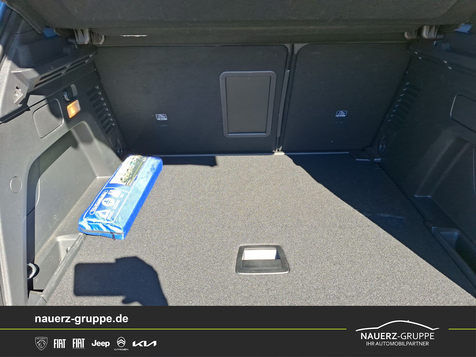 Fahrzeugabbildung Peugeot 3008 Hybrid 136 Allure Pack