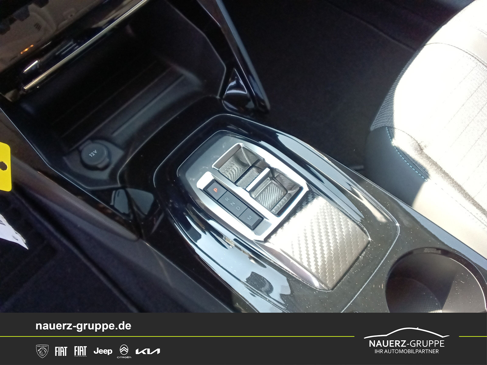 Fahrzeugabbildung Peugeot 208 Allure Pack PureTech 100 EAT8 - mit KI generiert/bearbeitet