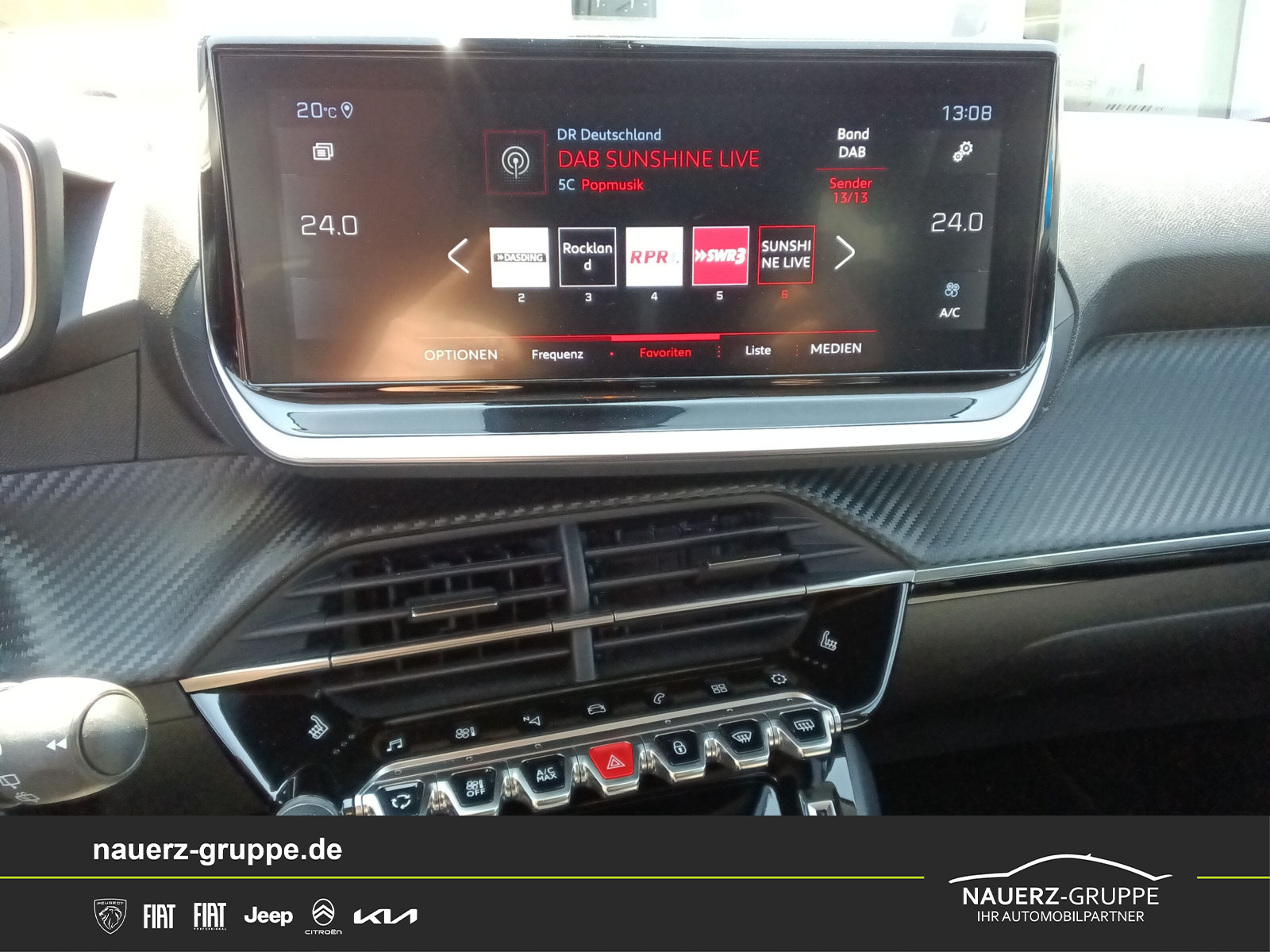 Fahrzeugabbildung Peugeot 208 Allure Pack PureTech 100 EAT8 - mit KI generiert/bearbeitet