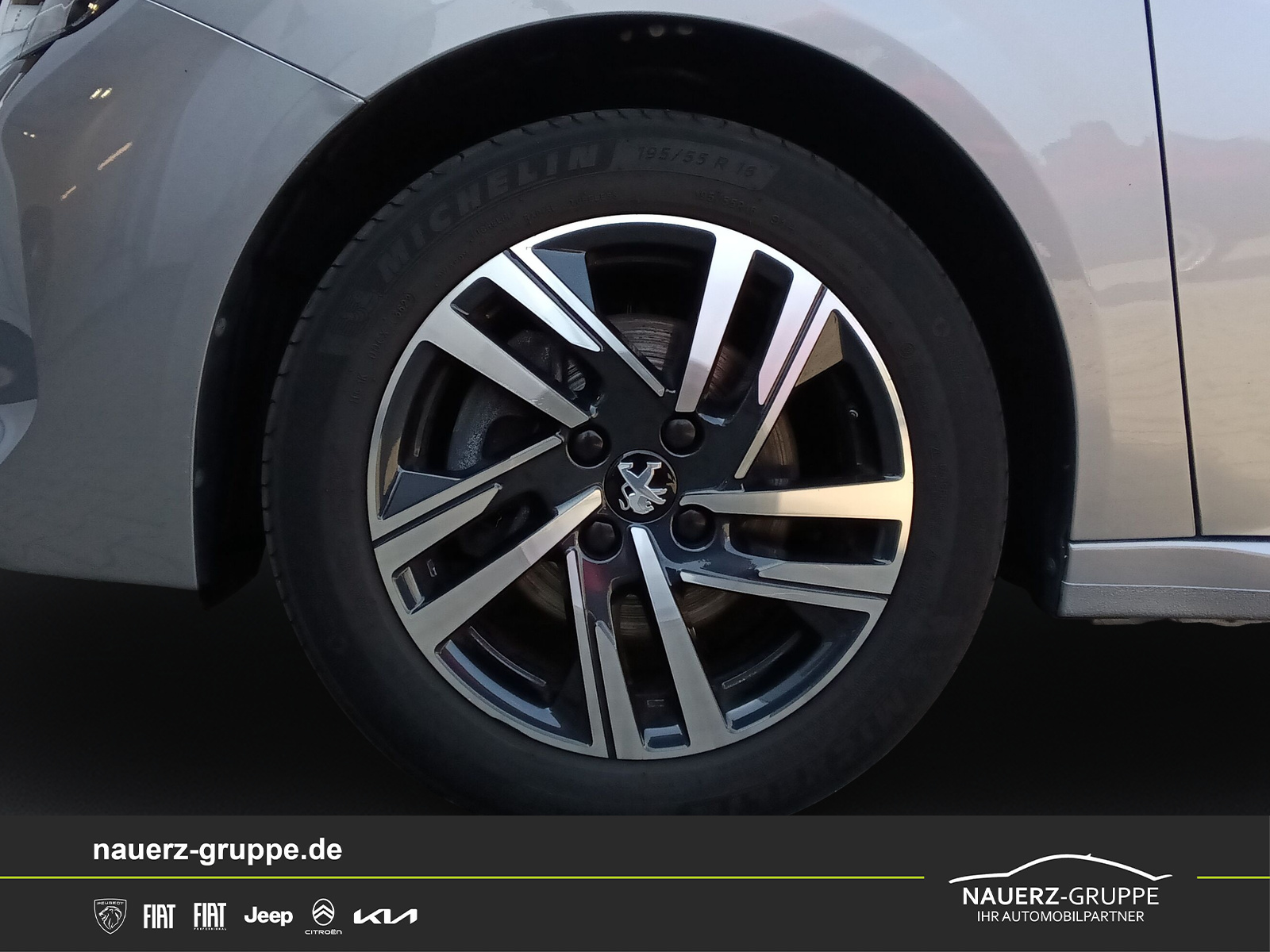 Fahrzeugabbildung Peugeot 208 Allure Pack PureTech 100 EAT8 - mit KI generiert/bearbeitet