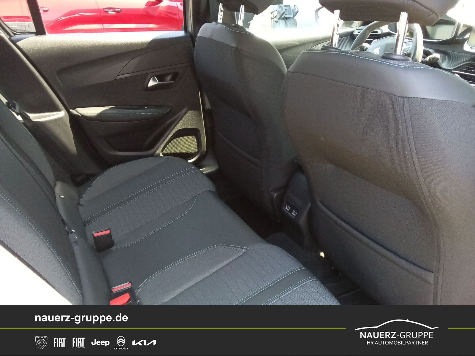 Fahrzeugabbildung Peugeot 208 Allure Pack PureTech 100 EAT8 - mit KI generiert/bearbeitet