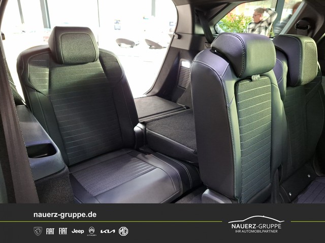 Fahrzeugabbildung Peugeot 5008 GT Hybrid 145 7 Sitze