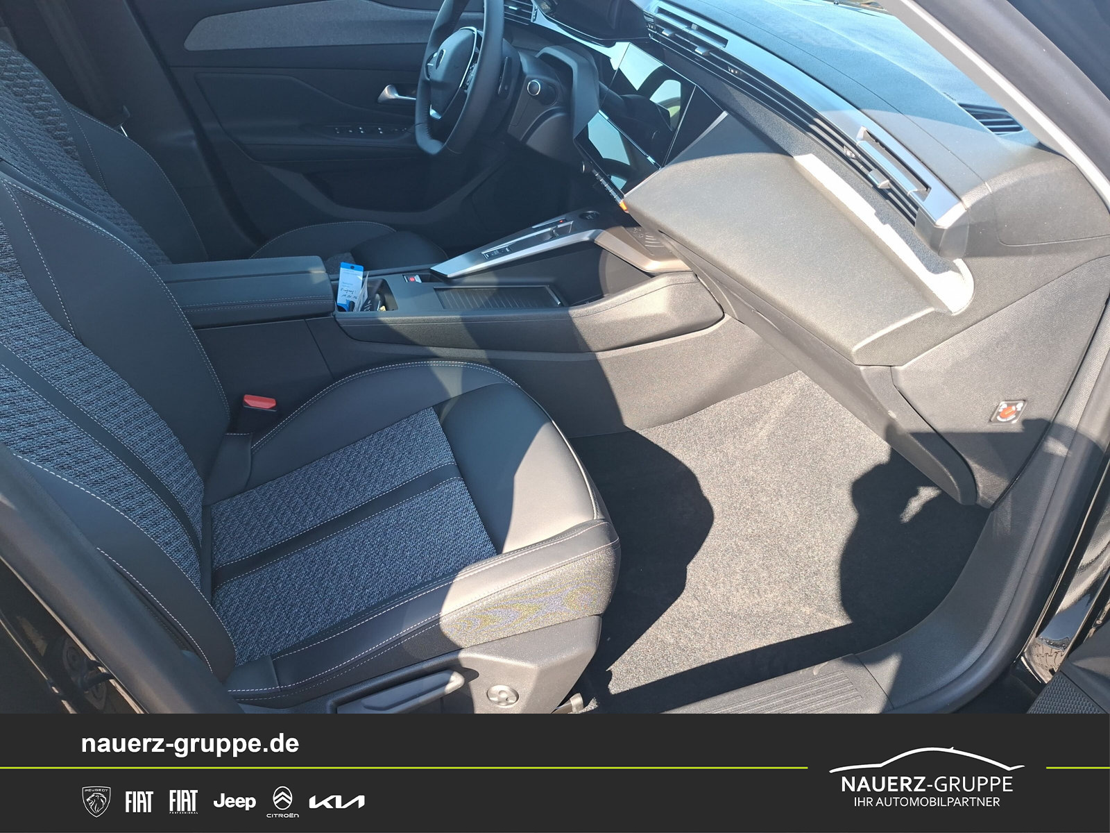 Fahrzeugabbildung Peugeot 308 Hybrid 145 Allure