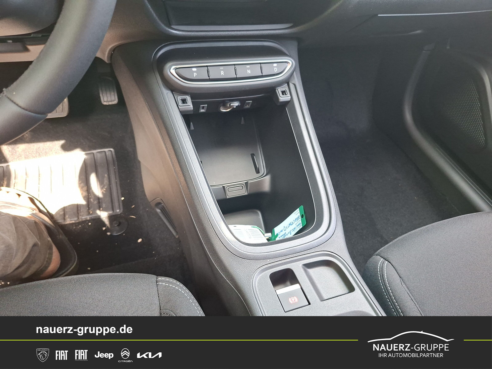 Fahrzeugabbildung Fiat 600 E-Hybrid Business Edition - mit KI generiert/bearbeitet
